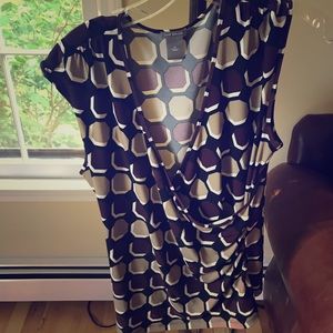 Sleeveless belted top.